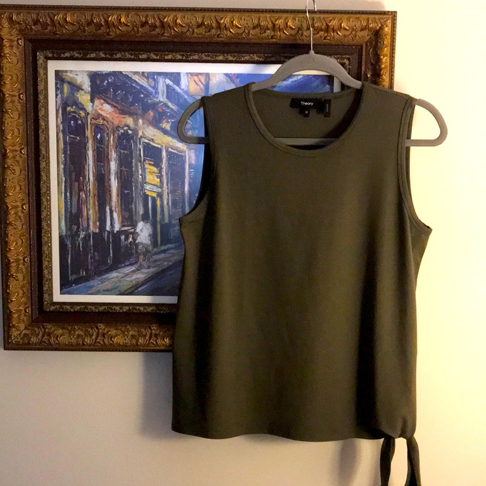 THEORY Beautiful Sleeveless Medium Olive Green Top With A Side Tie